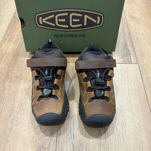 NWT 🌟KEEN🌟 BOYS TARGHEE LOW WATERPROOF HIKING SHOE BOOTS BROWN / BLACK SZ 9